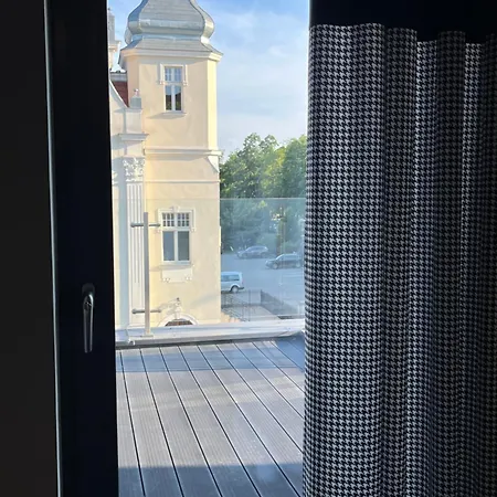 Paderewskiego 7 *